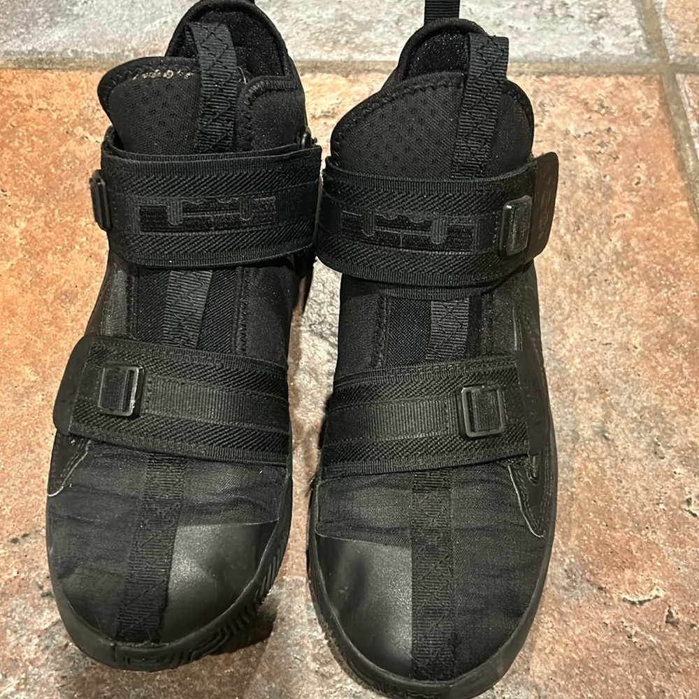 Nike LeBron shoes size 6.5